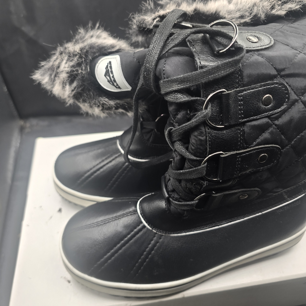 Women's Quilted Black Winter Boots with Faux Fur